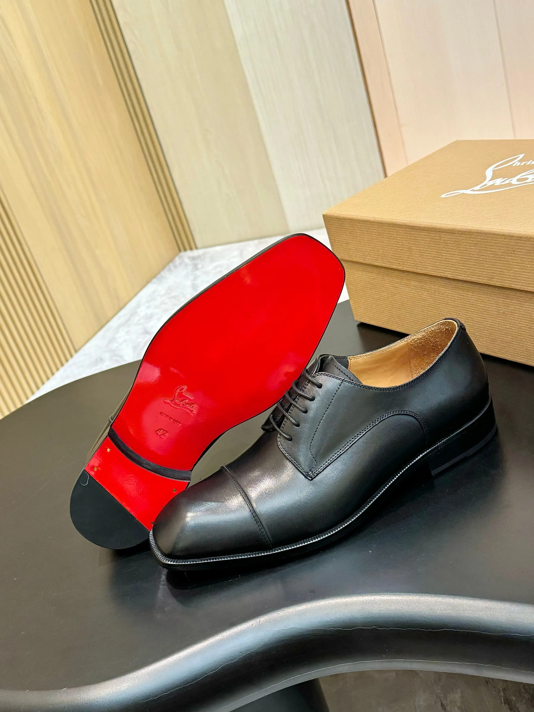 [CL red sole shoes] Top P: 1020💰 Size 39-44 (⚠️38.45.46.47 custom-made, non-returnable and non-exchangeable) 🆑High-end men's business formal leather shoes, original authentic top quality goods ••✅💯 Top original order purchasing agent! Original imported patterned cowhide ➕Imported cowhide lining ➕Cowhide feet ➕Original leather outsole~🉑️Feel free to compare the authentic ones!